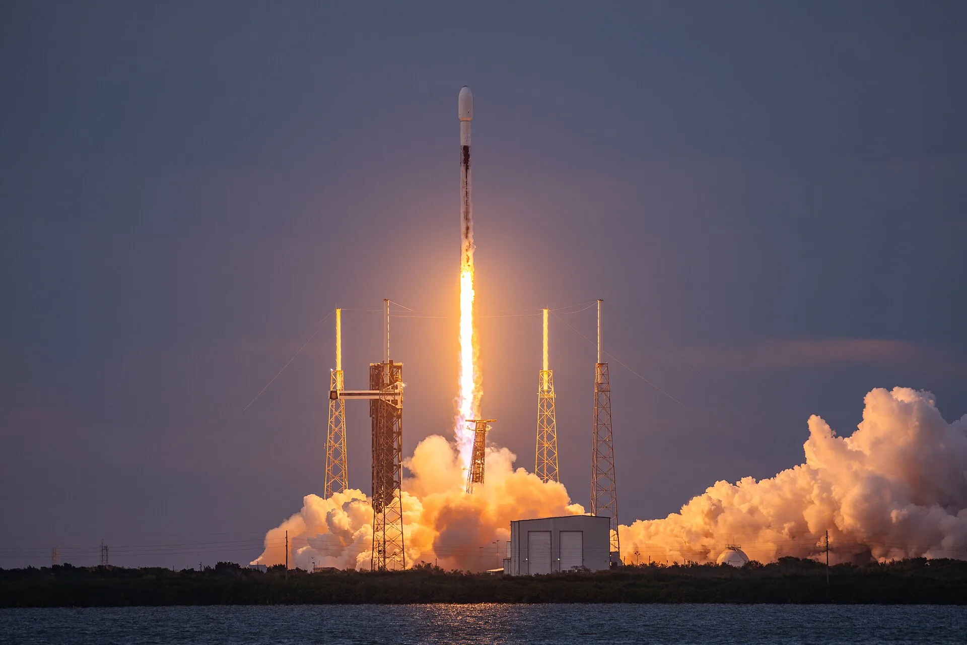 SpaceX Nasdaq-100 Weight 2.82%: Index Bid vs 3.1bn Unlock…